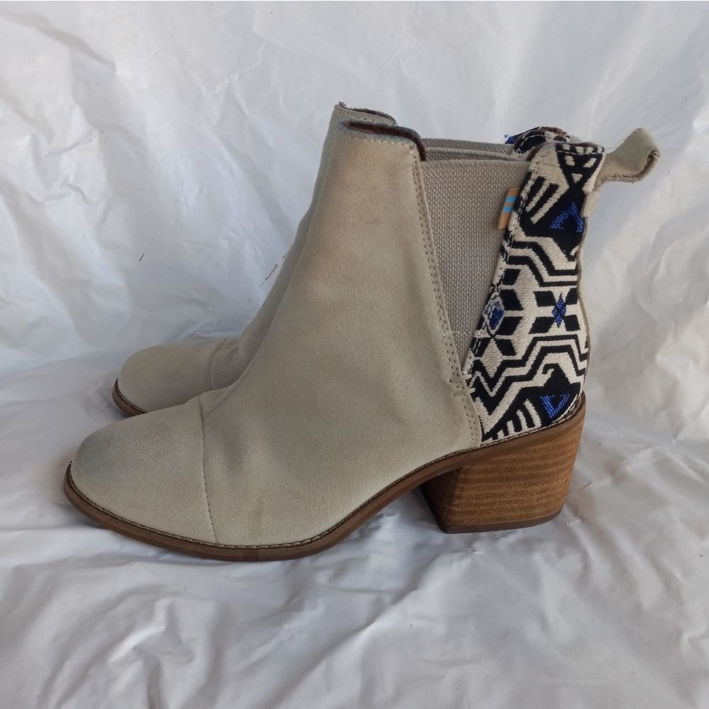 TOMS Women's 6.5 Esme Suede Ankle Chelsea Boot - Picture 2 of 12